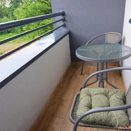 Neda Lux 5 Nocenja, Sesto Gratis