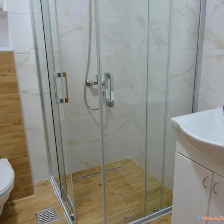 Neda Lux 5 Nocenja, Sesto Gratis *